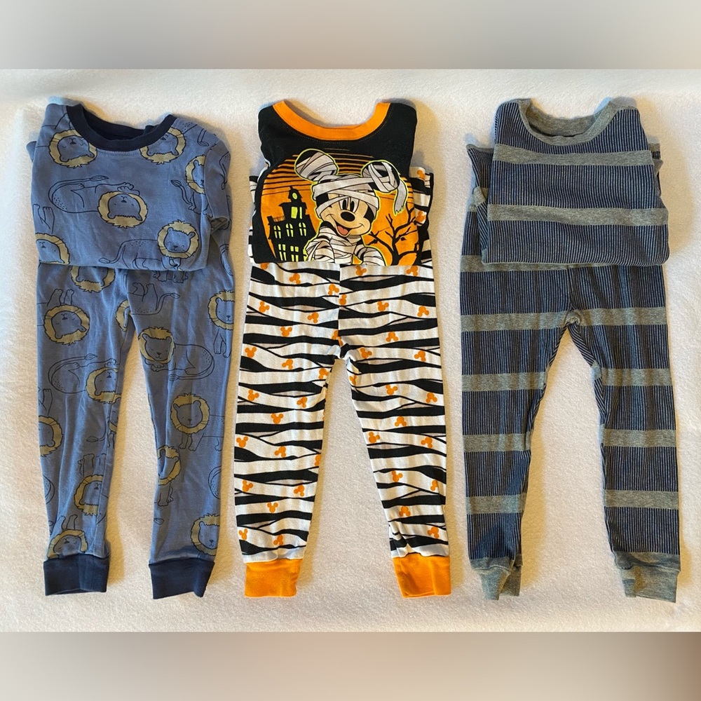 Carters & Disney Long Sleeve Comfy PJ Sets - Pajamas (3) Halloween - Size 3T